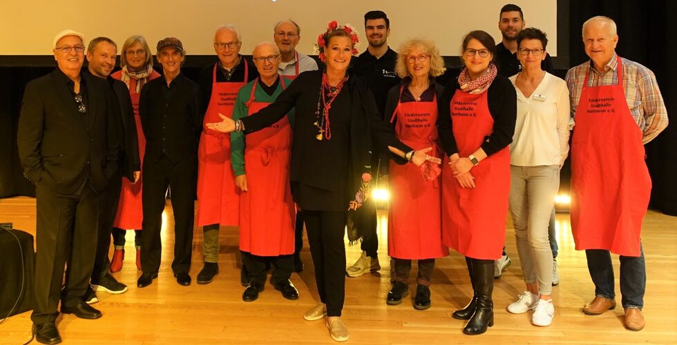 Die wunderbare Susanne von Borsody, ihr Musiker und die Teams Förderverein und Stadthalle 